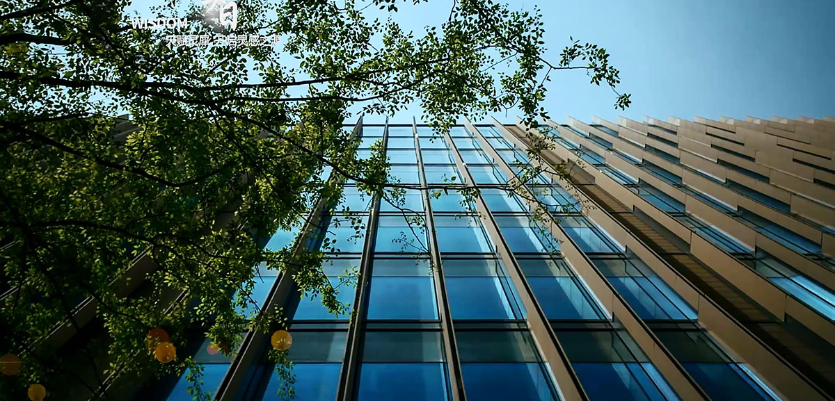 更环保更节能的建筑设计：   绿色建筑材料，低导热，高透光节能幕墙，原生态陶板立面