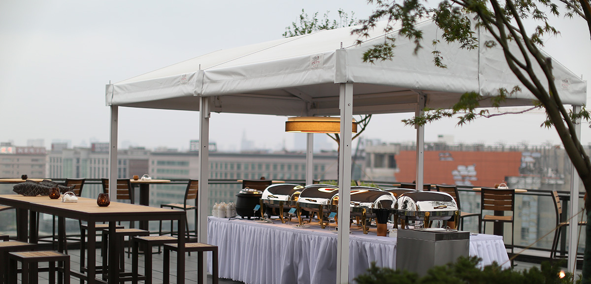 Roof Garden · SKY GARDEN is surrounded by green plants to create oriental artistic conception and is available for commercial parties or private feasts with the concept of "diversified customization".