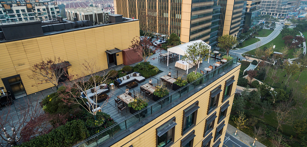 Roof Garden · SKY GARDEN is surrounded by green plants to create oriental artistic conception and is available for commercial parties or private feasts with the concept of "diversified customization".