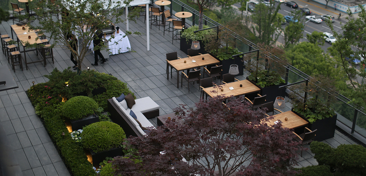 Roof Garden · SKY GARDEN is surrounded by green plants to create oriental artistic conception and is available for commercial parties or private feasts with the concept of "diversified customization".