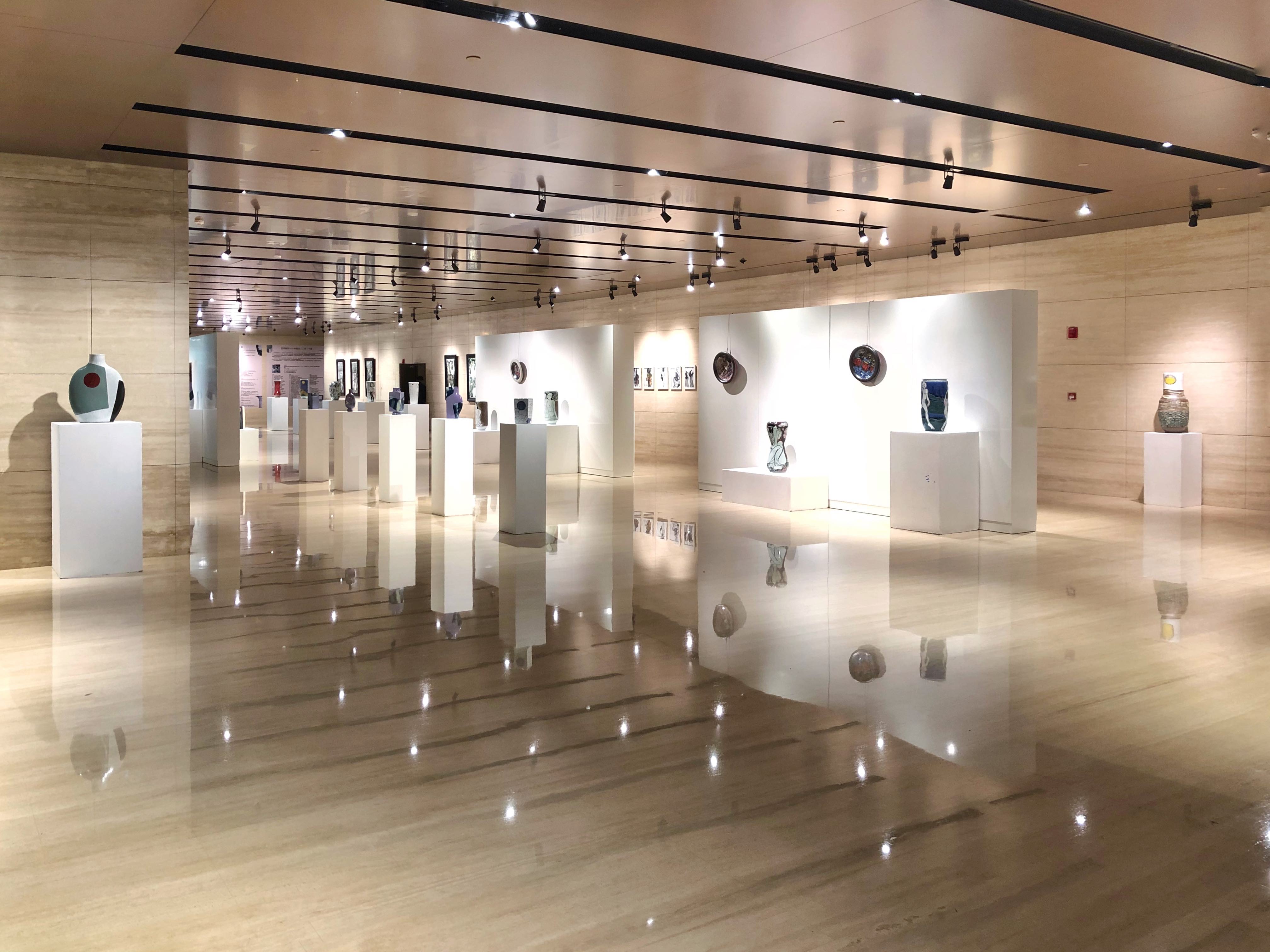 此次呈现的《空间釉彩——林振龙个展》和《海上·浮生梦——胡小军个展》，不仅是一场陶瓷艺术盛宴，更是两岸文化艺术交流的重要事件。