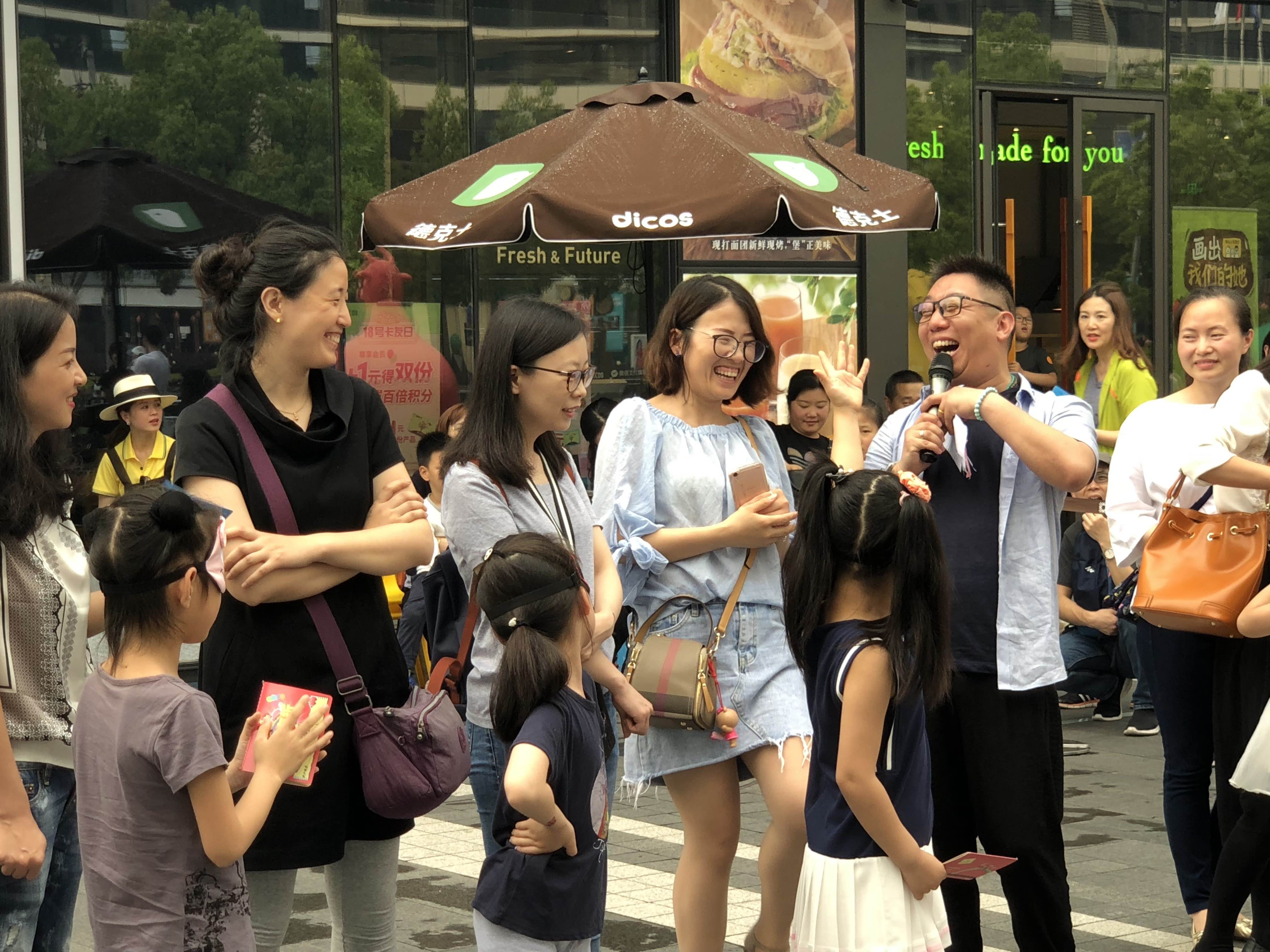 母亲节，W SQUARE联合智汇教育机构推出广场园游活动