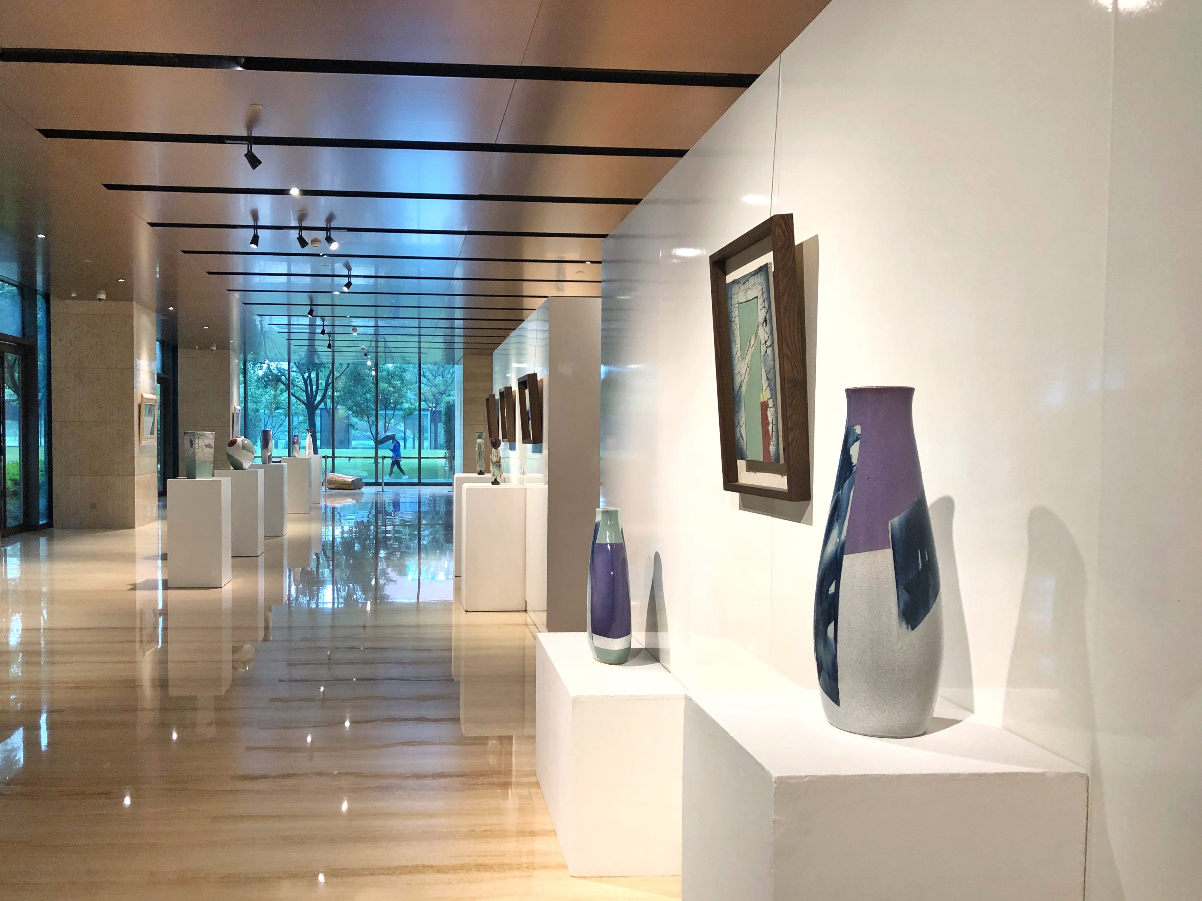 此次呈现的《空间釉彩——林振龙个展》和《海上·浮生梦——胡小军个展》，不仅是一场陶瓷艺术盛宴，更是两岸文化艺术交流的重要事件。